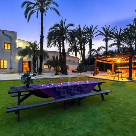 Historical Palms By Fidalsa Villa